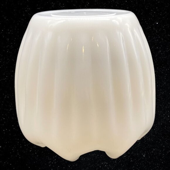 Vintage Fenton White Milk Glass Pinched Rose Vase Bowl 4”T 4.5”W - Picture 4 of 9